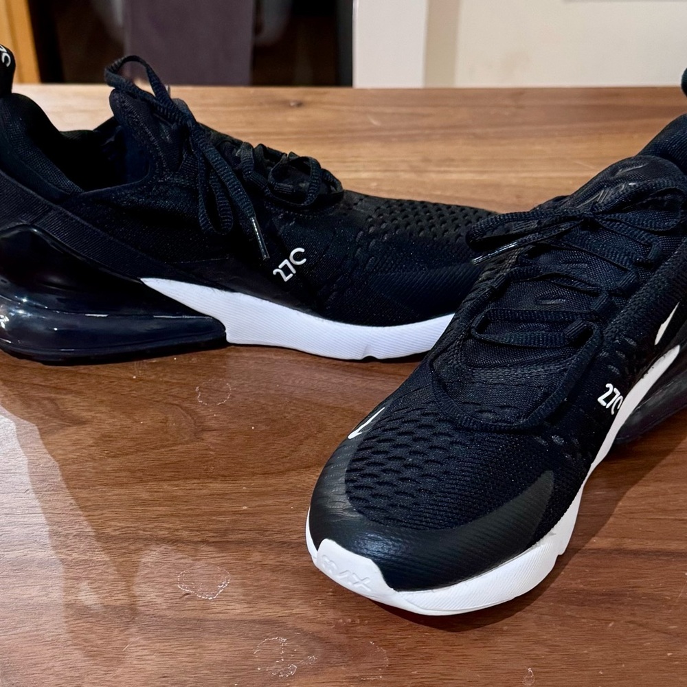 Nike air Men's Black and White Athletic Shoes